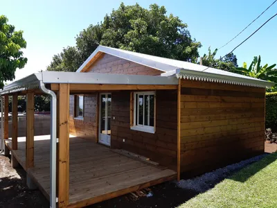 Chalet bois 40m² avec terrasse de 18m² – Confort et élégance tropicale