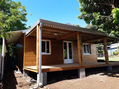 Chalet bois 40m² avec terrasse de 18m² – Confort et élégance tropicale